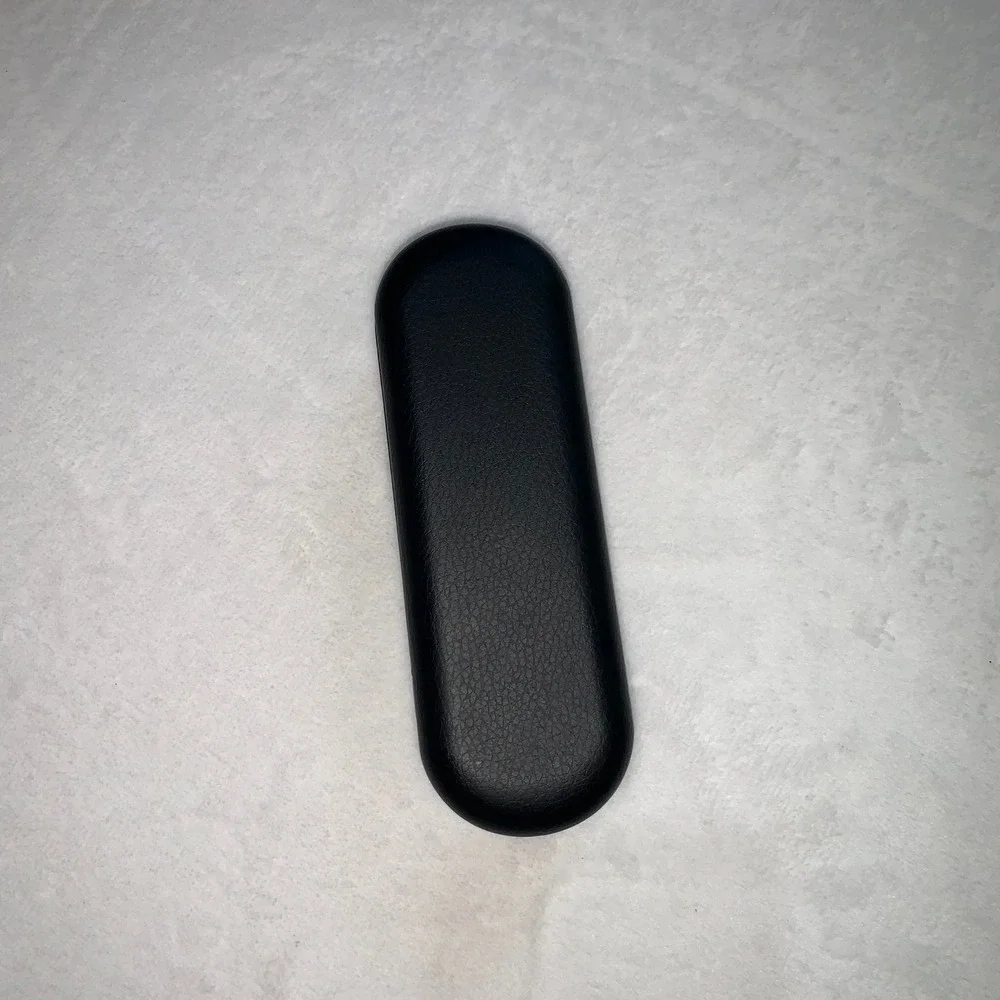 Oakley‎ black clam shell sunglass case